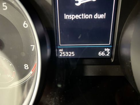 Used 2021 Volkswagen Atlas Cross Sport SE image 12