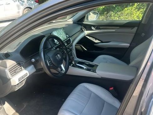 Used 2018 Honda Accord Touring image 5