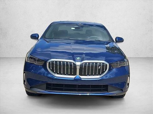 Used 2026 BMW i5 eDrive40 w/ Premium Package RWD image 2