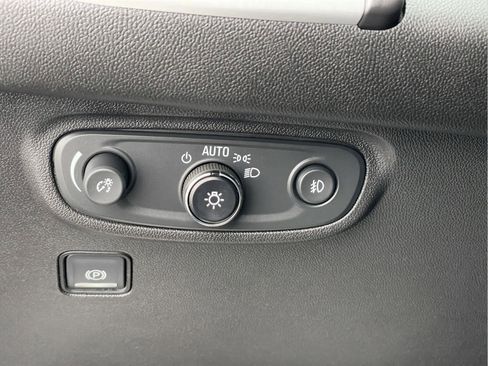 Used 2022 GMC Terrain SLT image 25