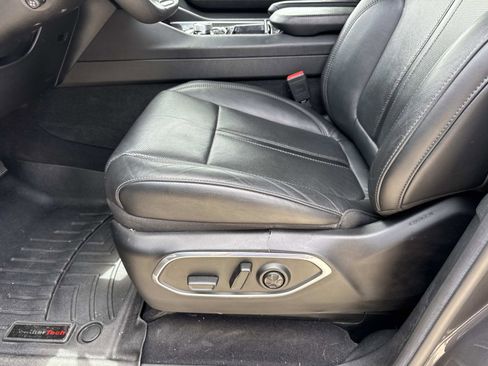 Used 2022 Jeep Wagoneer Series III w/ Premium Group I image 17