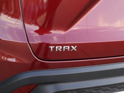 Used 2025 Chevrolet Trax LT FWD image 30
