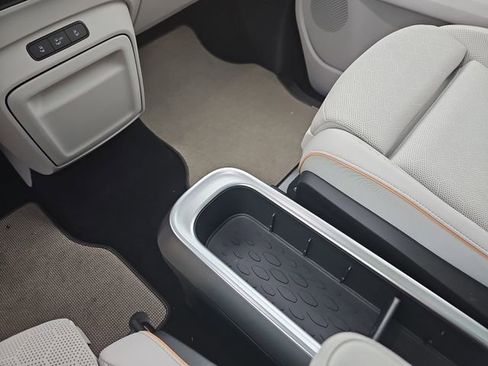 Used 2025 Volkswagen ID. Buzz 1st Edition image 30