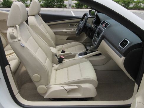 Used 2011 Volkswagen Eos Komfort FWD image 15