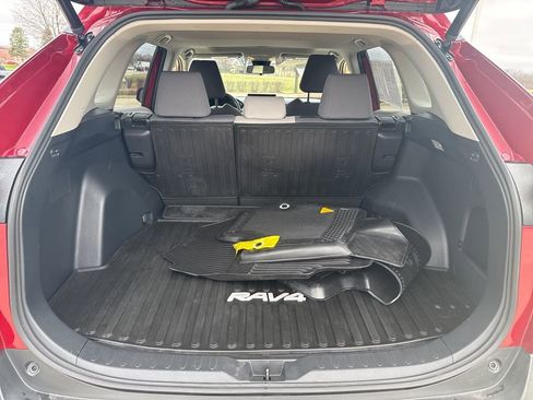 Certified 2019 Toyota RAV4 XLE w/ Convenience Package FWD image 19