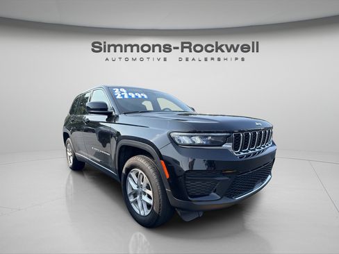 Used 2024 Jeep Grand Cherokee Laredo X w/ Luxury Tech Group I AWD/4WD image 5