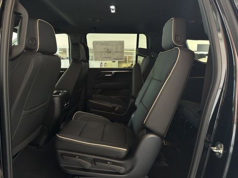 New 2025 Chevrolet Suburban Premier image 8