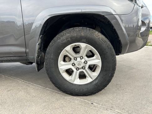Used 2020 Toyota 4Runner SR5 AWD/4WD image 33