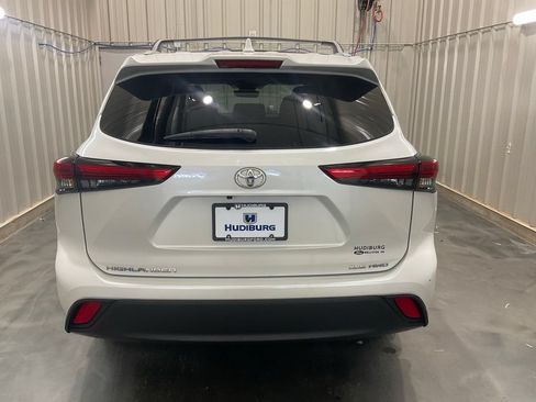 Used 2023 Toyota Highlander XLE AWD/4WD image 23