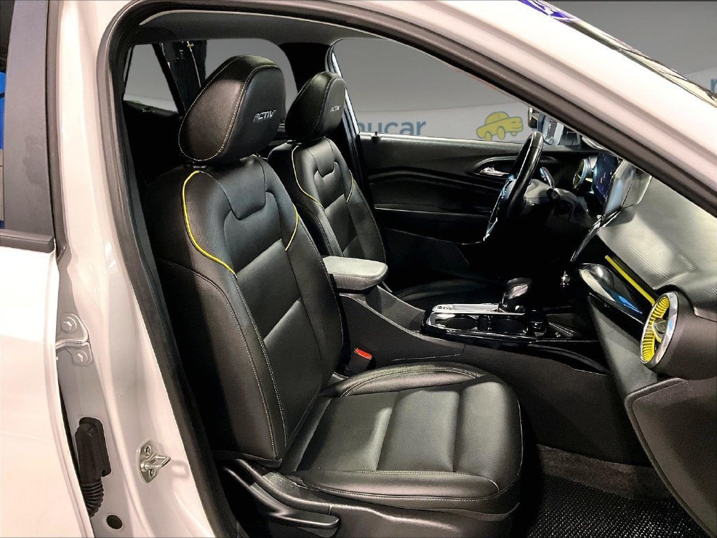 Used 2024 Chevrolet Trax ACTIV w/ Sunroof Package FWD image 11