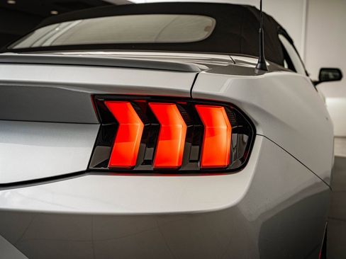 Used 2025 Ford Mustang Premium image 10