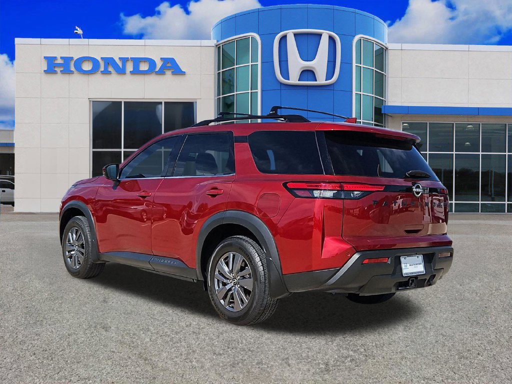 Used 2025 Nissan Pathfinder SV w/ SV Premium Package FWD image 5