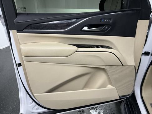 Used 2023 Cadillac Escalade Premium Luxury AWD/4WD image 23