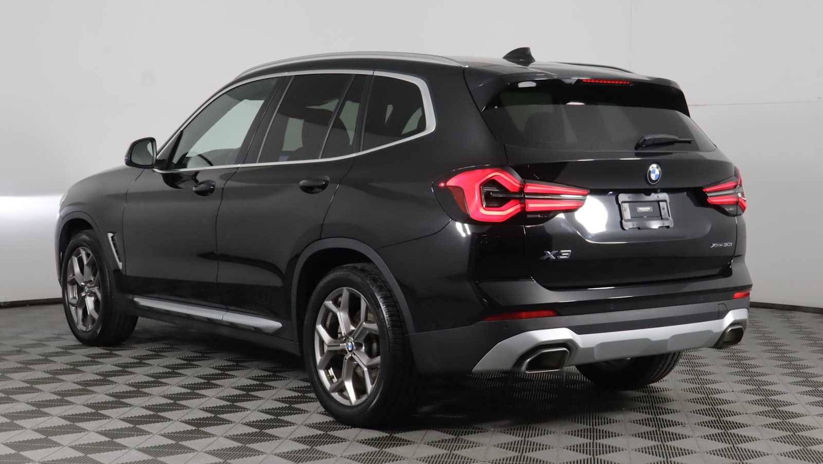 Used 2023 BMW X3 xDrive30i w/ Premium Package w/ZPA AWD/4WD image 4