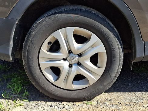 Used 2015 Toyota RAV4 LE AWD/4WD image 6