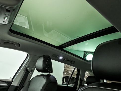 Used 2022 Volkswagen Tiguan SE image 13