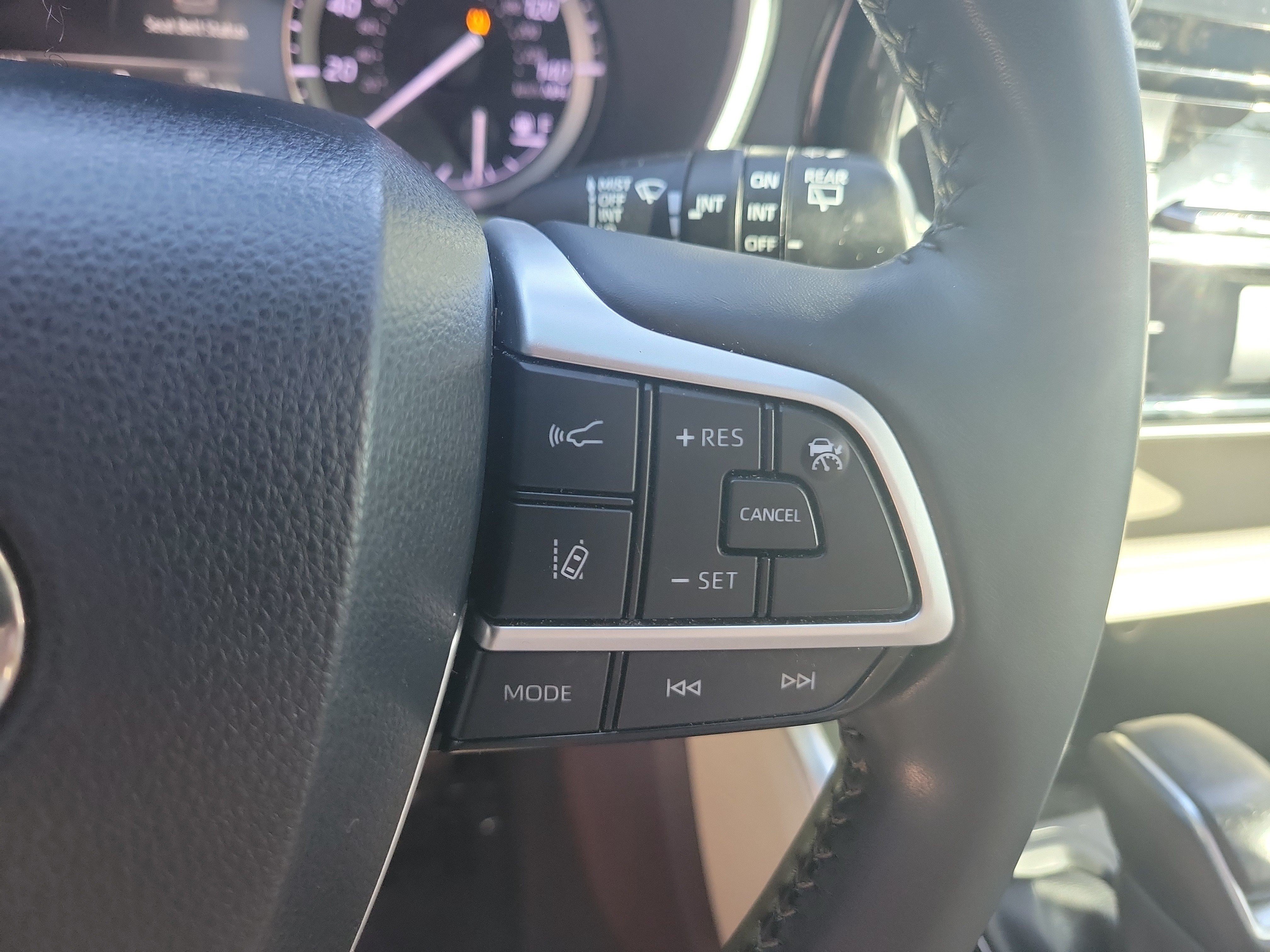 Used 2022 Toyota Highlander XLE FWD image 31