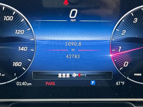 Used 2024 Mercedes-Benz GLC 300 w/ Winter Package image 25