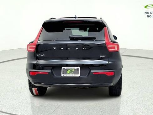 Used 2024 Volvo XC40 B5 Plus w/ Protection Package Premier AWD/4WD image 7