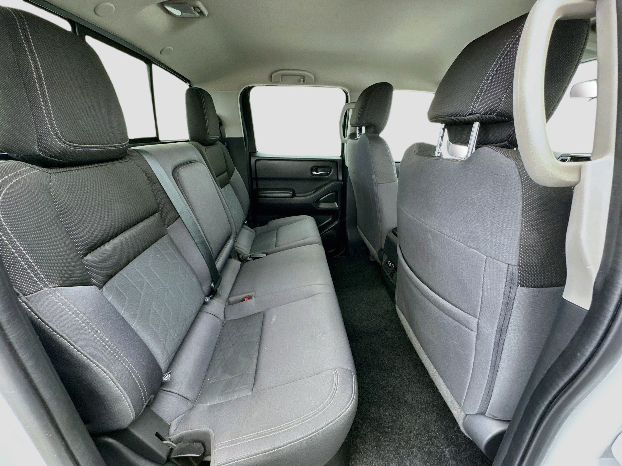 Used 2025 Nissan Frontier SV w/ SV Convenience Package RWD image 17