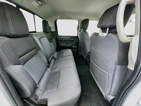 Used 2025 Nissan Frontier SV w/ SV Convenience Package RWD image 17