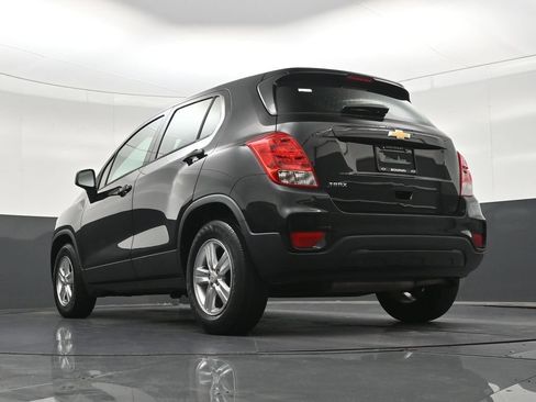 Used 2021 Chevrolet Trax LS FWD image 30