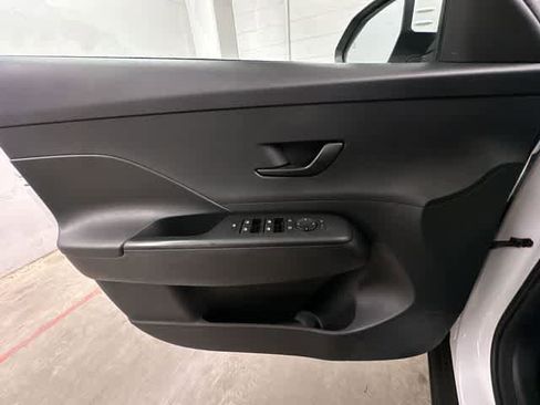 Used 2024 Hyundai Kona SEL w/ Convenience Package image 18