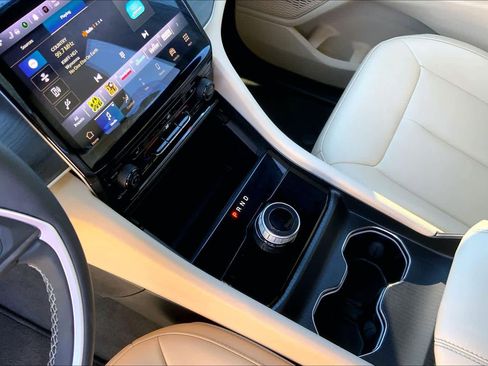 Used 2023 Jeep Grand Cherokee Limited image 15