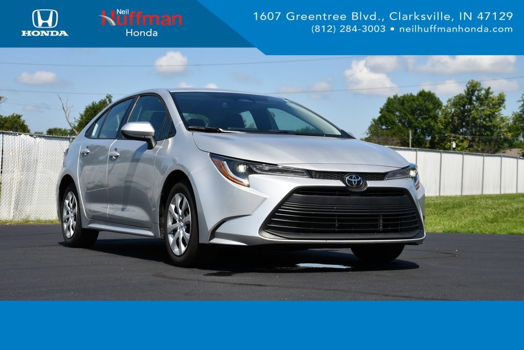 Used 2025 Toyota Corolla LE FWD image 1