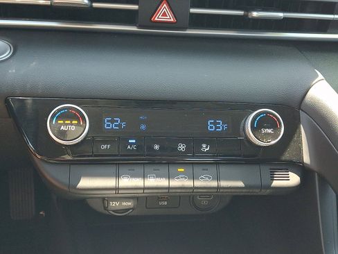 Certified 2023 Hyundai Elantra SEL w/ Preferred Accessory Package FWD image 15