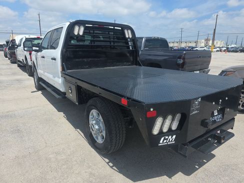 Used 2025 Ford F350 XLT AWD/4WD image 2