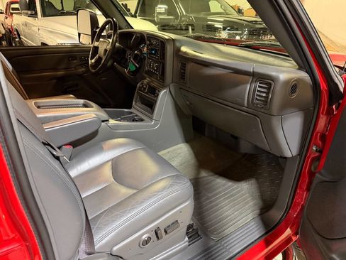 Used 2006 Chevrolet Silverado 3500 LT w/ Heavy-Duty Power Package image 12