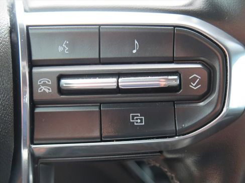 Used 2024 GMC Canyon Elevation w/ Trailering Package RWD image 13