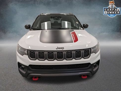 Used 2025 Jeep Compass Trailhawk AWD/4WD image 2