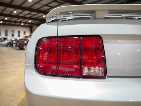 Used 2005 Ford Mustang GT Premium image 37