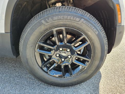 Certified 2025 Land Rover Defender 110 S AWD/4WD image 7