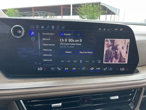 Used 2025 Chevrolet Tahoe High Country image 19