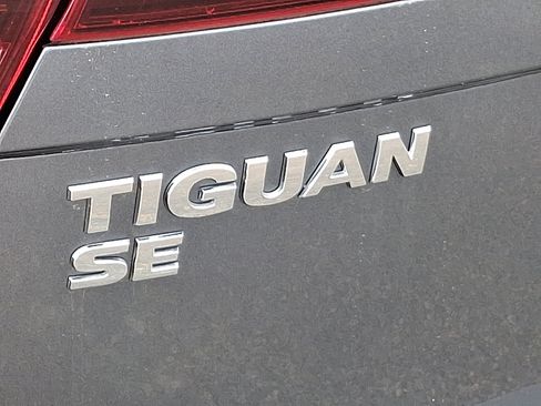 Used 2020 Volkswagen Tiguan SE w/ Panoramic Sunroof Package image 30