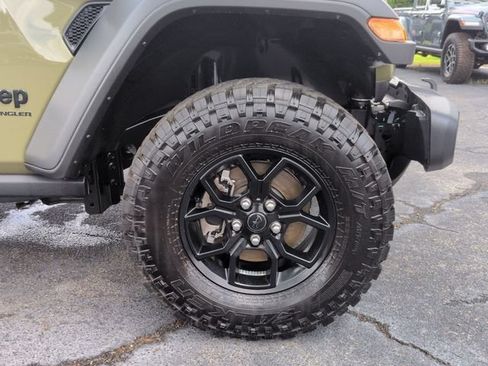 Used 2025 Jeep Wrangler Unlimited Sport AWD/4WD image 9