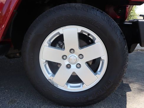 Used 2011 Jeep Wrangler Sahara AWD/4WD image 36