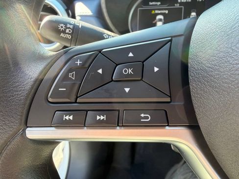 Used 2025 Nissan Versa SV w/ Trunk Package FWD image 25