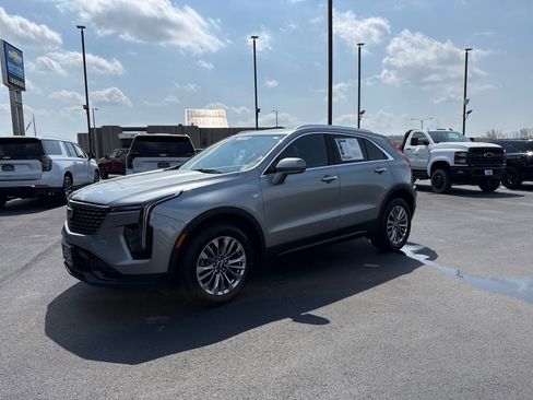 Used 2024 Cadillac XT4 Premium Luxury image 7