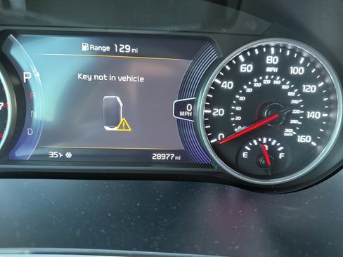 Certified 2023 Kia Seltos SX w/ SX Sunroof Package image 8