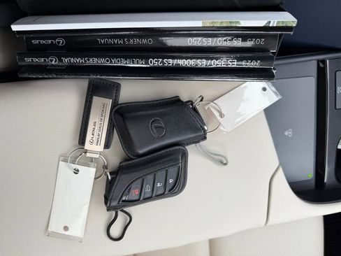 Certified 2023 Lexus ES 250 w/ Premium Package image 31