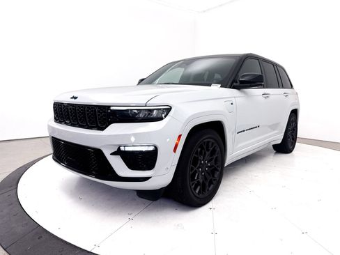 Used 2023 Jeep Grand Cherokee Summit AWD/4WD image 16