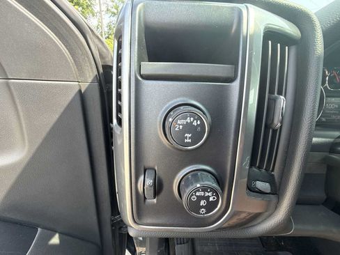Used 2018 Chevrolet Silverado 1500 LT w/ Texas Edition AWD/4WD image 16