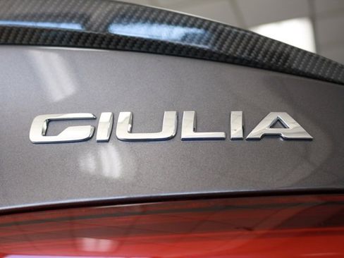 Used 2018 Alfa Romeo Giulia Quadrifoglio w/ Driver Assist Dynamic Package image 8