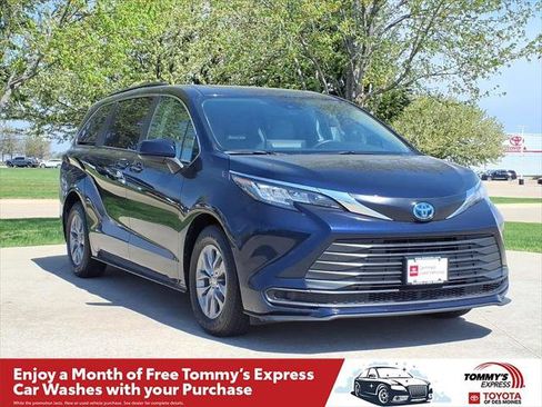 Certified 2023 Toyota Sienna LE w/ LE Plus Package AWD/4WD image 1