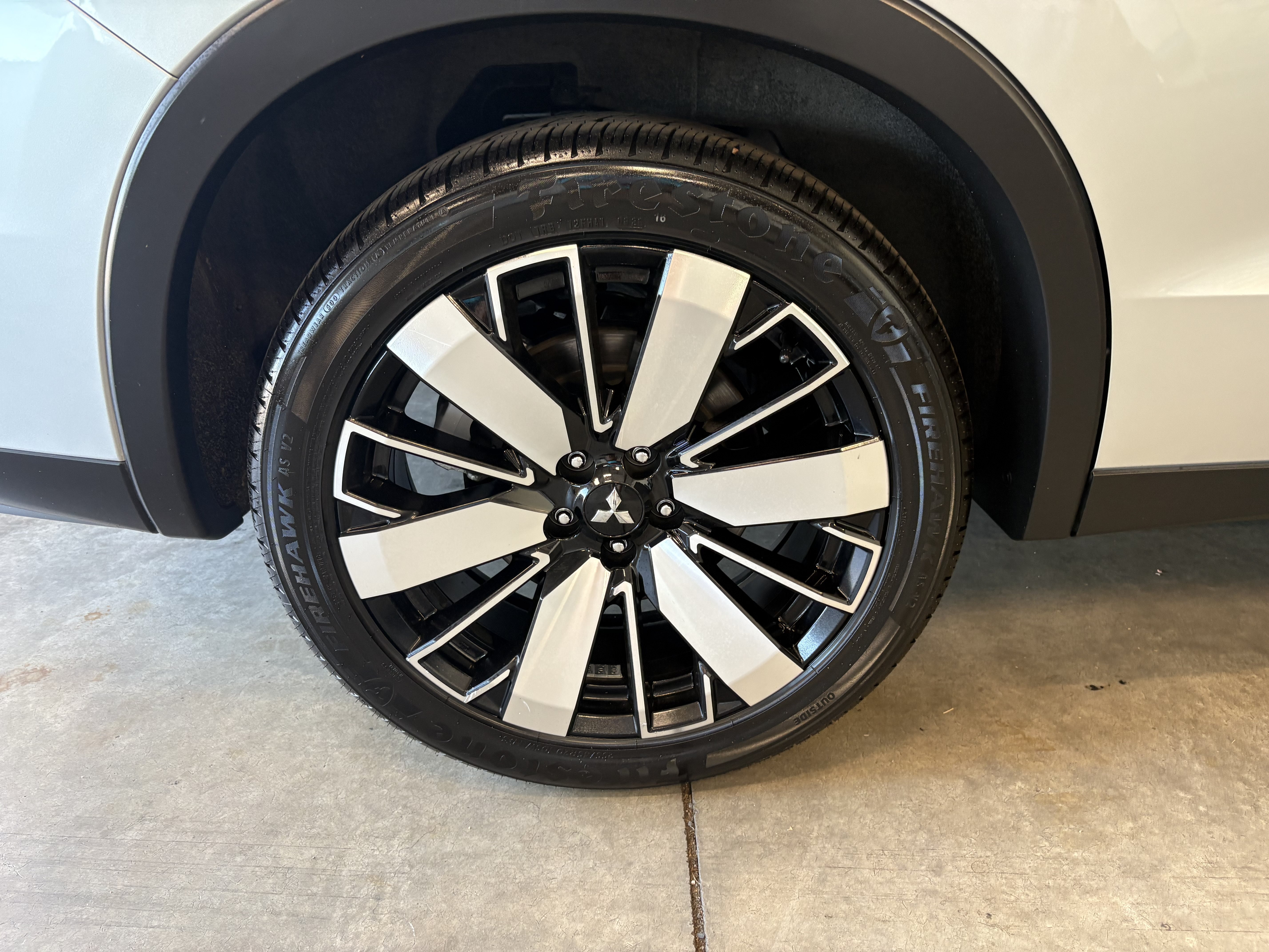Used 2025 Mitsubishi Outlander SE AWD/4WD image 29
