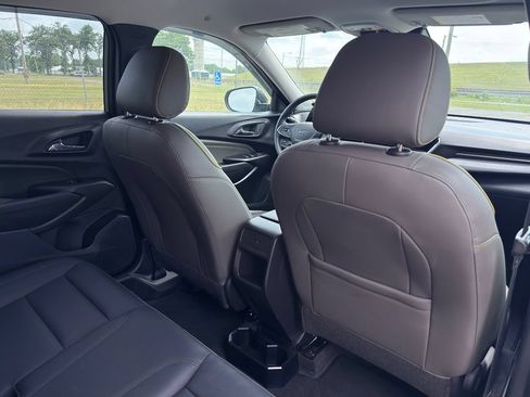 Used 2025 Chevrolet Trax ACTIV FWD image 29